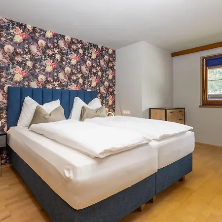 Emma- Fuer Bis Zu 10 Personen- Eigener Garten- Absolute Privats By Interhome *
