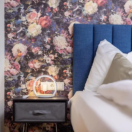 Emma- Fuer Bis Zu 10 Personen- Eigener Garten- Absolute Privats By Interhome Nyaraló